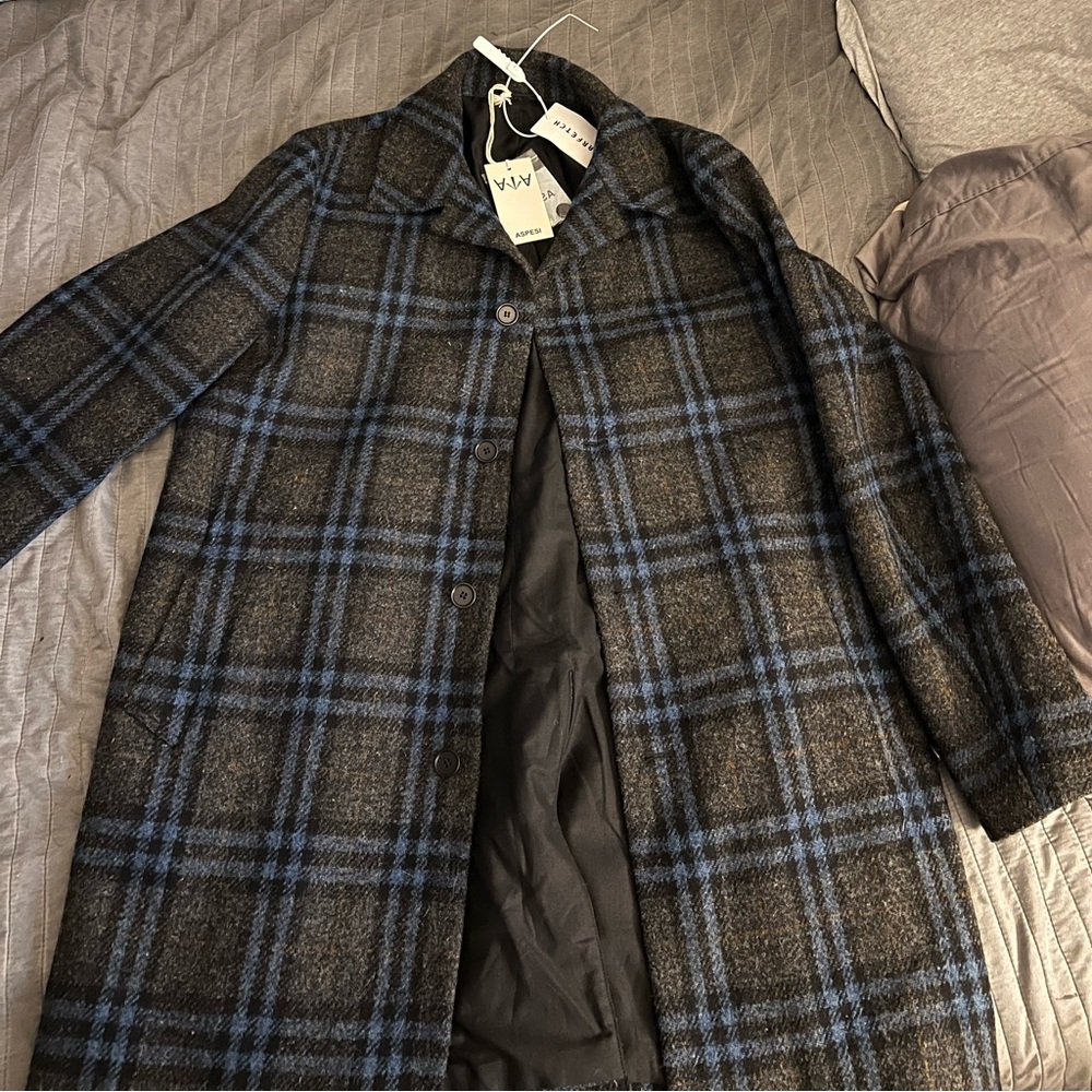 Grey and blue checker coat never worn brand new with tags on for men
